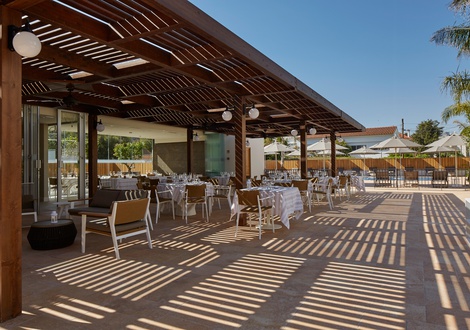 Swimming pool restaurant Hotel Casa Vilella Sitges